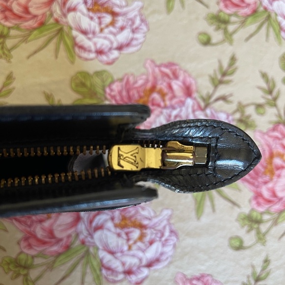 💯 Authentic LOUIS VUITTON EPI LEATHER POCHETTE HOMME IN BLACK. - Picture 6 of 8